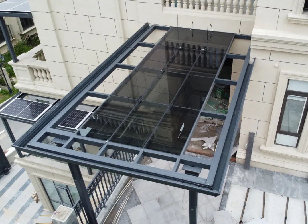 谍照曝光！鑫和集团光电建材新品组件运抵华中仓储中心，金融建站/渠道招商模式有望更加多元